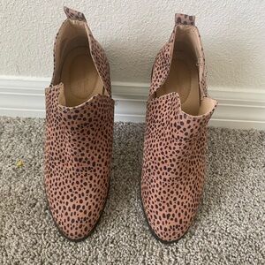 Universal Thread boot textile upper color than black size 61/2 new without tag